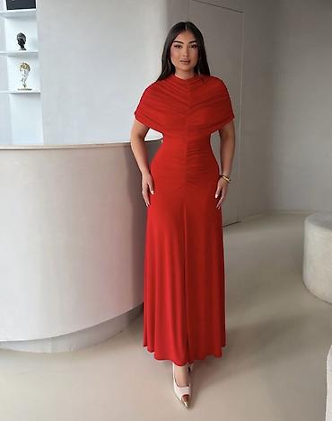 Haljine: ✅Elegantna duga večernja haljina sa efektom pelerine
✅2650 din — 1