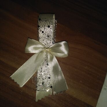 Svadbena oprema: Cvetna traka za kosu sa velom, idealna za posebne prilike. Traka je — 50