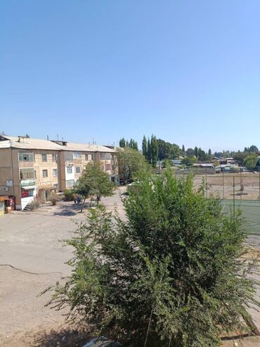продаю контейнер дом: 3 бөлмө, 68 кв. м, 105-серия, 3 кабат, Эски ремонт