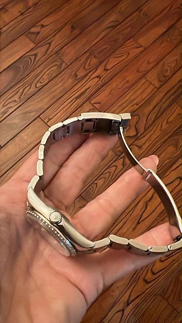 saat qız ucun: Rolex Datejust qadın qol saatı. Briliant qashlarla çevrilib. - — 2