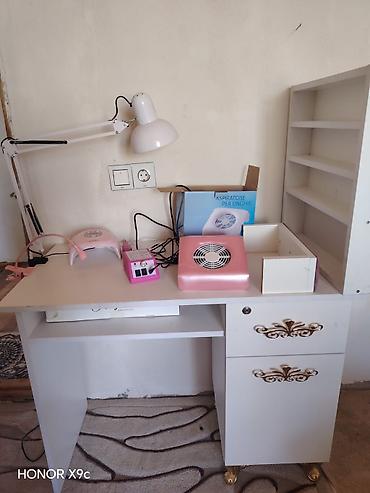 Manikür masası əla vəziyyətdə üstündəki əşyalarla birlikdə 130 manat
