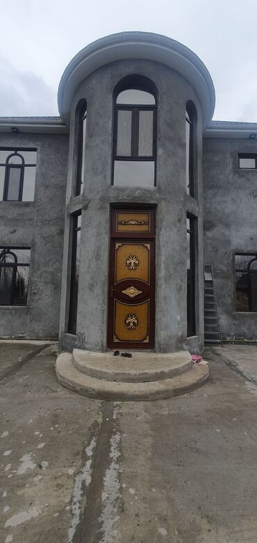 təcili həyət evi satılır: 8 otaq, 350 kv. m, Kredit yoxdur, Yeni təmirli