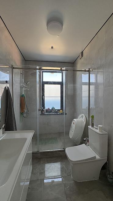 бишкек киргизия 1: 🏡 Продается шикарный дом в отличной локации! 📍 3я линия от ул — 10
