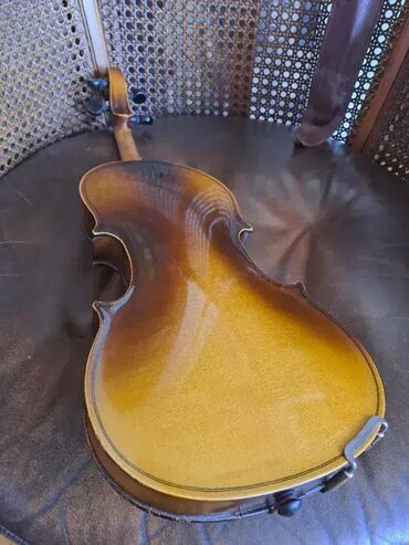 Violine: Violina sa gudalo u dobrom stanju sa manjim tragovima koriscenja, sve — 3