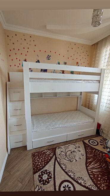 kreditle mebeller: Oğlan və qız üçün, Yeni, Çarpayı, Matras ilə, Siyirməli, Laminat