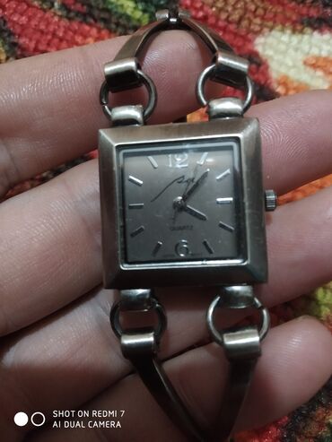продаю женские часы: Женские часы .кварц.город Ош