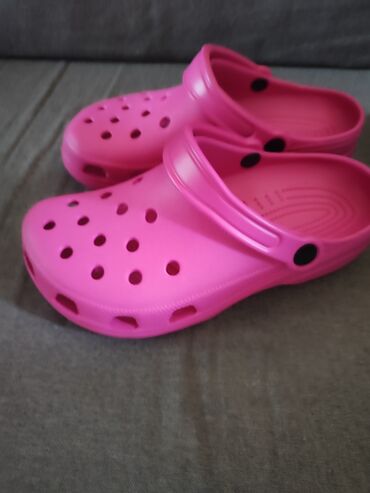 crocs шлепки: Продаю кроксы размер 38
Удобные лёгкие 
В красивом цвете