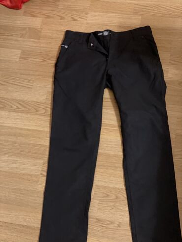 Köynəklər: Kişi köynəkləri,rubaşkaları S razmer,şalvarlar 34 razmerdilər.33 — 7