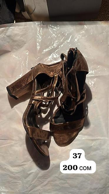 Босоножки, сандалии, шлепанцы: Женская обувь — два варианта. 1) Сандалии с декором - Размеры: 37 и — 10