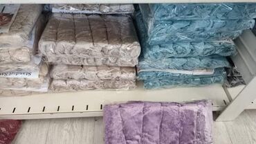 Posteljina: Rastegljive navlake za stolice plišane jednobojne CENA SETA 2400 din ( — 6