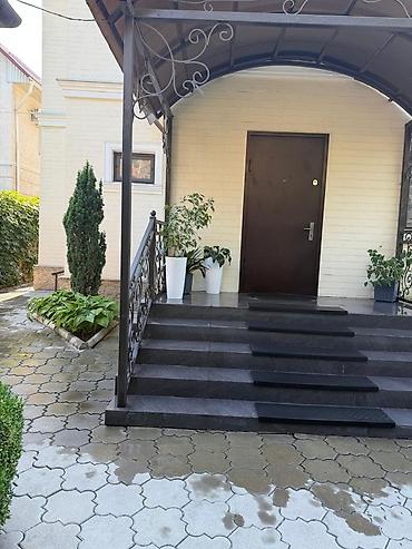 Продажа коттеджей и домов: 5 комнат, 230 м², 6 соток, Бишкек, Азия Молл Собственник — 11