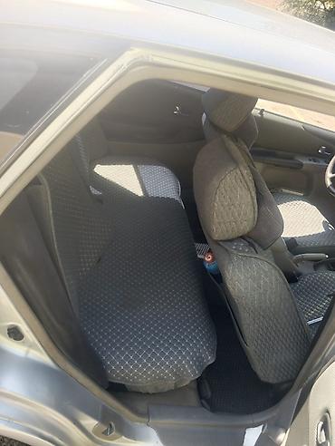 Унаа: Mazda 323: 2003 г., Кол менен иштөөчү, Бензин, Универсал — 7