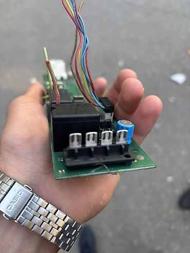 Kontrollerlər: Mercedes w210 dordgoz qapı plisosunun elektron platası üstdən — 3