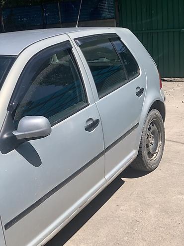 галф 2: Volkswagen Golf IV, серебристый хэтчбек 5 дверей. Основные — 4