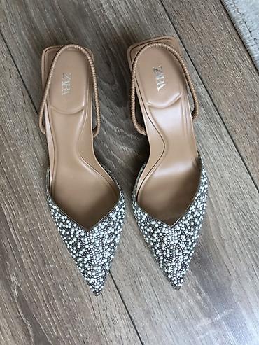 Босоножки, сандалии, шлепанцы: Bershka qadın sandaleti - Rəng: qara, laklı effekt - Model: nazik — 5