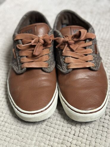 Другая мужская обувь: 1. Vans коричневые 42р. (Маломерки подойдут на 41,5) Состояние среднее