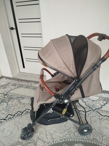 прогулочная коляска peg perego: Коляска, цвет - Коричневый, Б/у