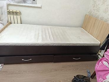 бортики в кроватки с: Односпальная кровать с матрасом и выдвижными ящиками Б/у - Размер — 3