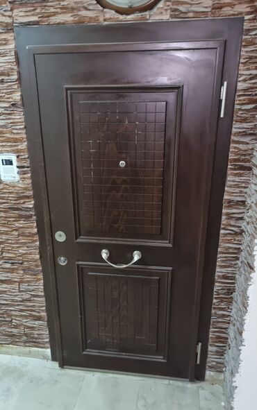 Giriş qapıları: Blok üçün İşlənmiş Giriş qapısı 100x215 sm Glazok ilə, Ünvandan götürmə
