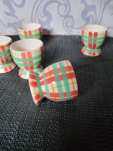Kuhinjski setovi: Postolja nova za kuvana jaja 70,80te. Postolja komada 6 u — 7