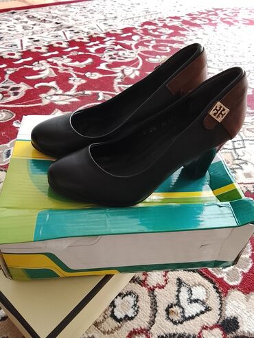 кроссовки пума цена: Туфли, 36, Tory Burch, Новый, цвет - Черный, Бесплатная доставка