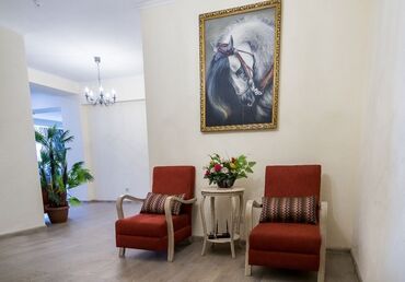 продаю дом раздольное: Сдаю кабинет под офис. 25 м2. вход с подъезда со двора. Рядом Рынок