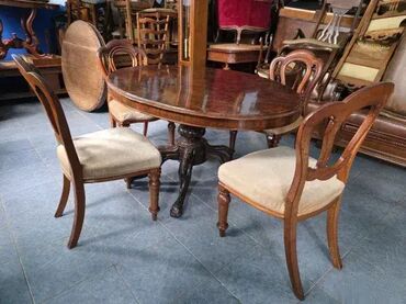 Setovi stolova i stolica: Sto u odlicnom stanju. Duzina 135 cm Sirina 100 cm Visina 77 cm — 2