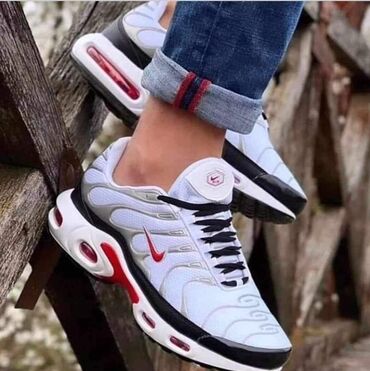 nike huarache 40: Nike, 44, bоја - Bela na lalafo.rs nike huarache 40: Nike, 44, bоја - Bela