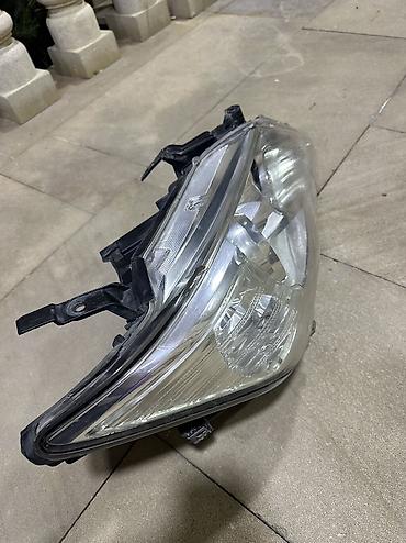 isıq: Toyota camry 2013 servis orginal fara temirde olub — 2