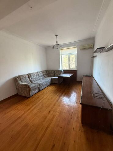 Продажа домов: 3 комнаты, 60 м², Сталинка, 3 этаж, Косметический ремонт