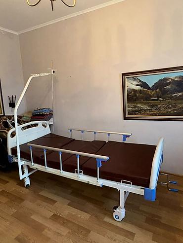 коляски инвалидные с электроприводом: Функциональная медицинская кровать с механическим приводом - Две — 1