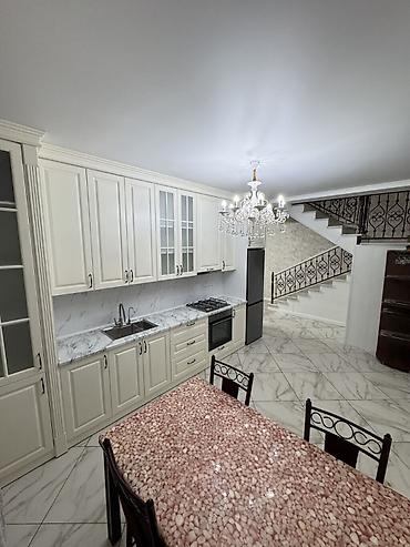 Долгосрочная аренда домов: 240 м², 5 комнат — 3