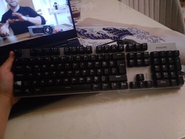 mini klaviatura: Philips spk 8404 klaviaturası yaxşı vəzyətədir alüminiy korpus