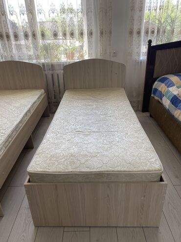2 этажный кроват: Кровать, Б/у