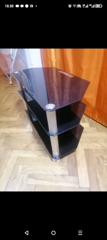 Komode: Sto stakleni za TV kao nov je . 80/40/50

Mirjevo — 15