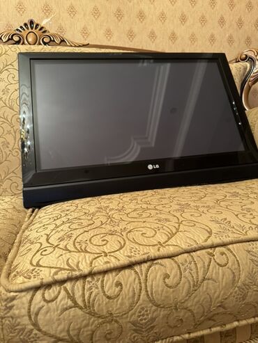 24 ekran tv: LG televizor - Ekran ölçüsü təxminən 32–37 düym (geniş ekran). - LCD