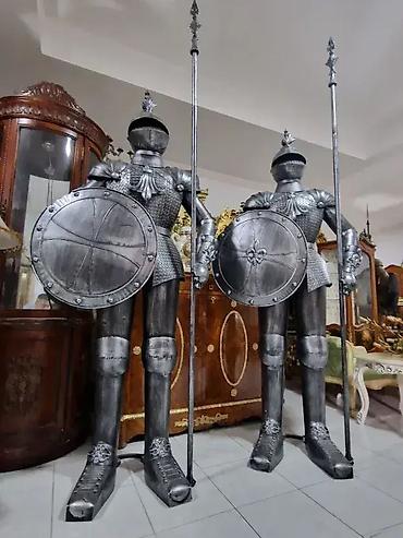 prozor 60x60: Vitez / oklop u prirodnoj veličini (visina 205 cm) ⚔️✨ Odlično — 2