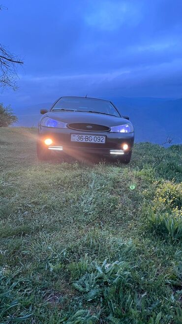 qız maşını: Ford Mondeo: 1.8 l | 1998 il 219137 km Hetçbek