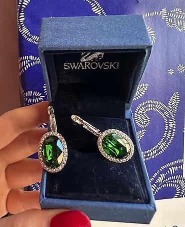 Sırğalar: Swarovski sırğa, təzədi. Qiymət 60 azn — 1