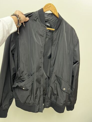 Куртки: Мужская куртка, XL (EU 42), Pull and Bear, Б/у, цвет - Черный, Самовывоз