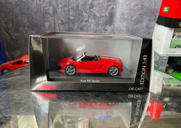 uborka posle pozhara: Коллекционная модель AUDI R8 V10 Spyder Red 2012 Limited Edition