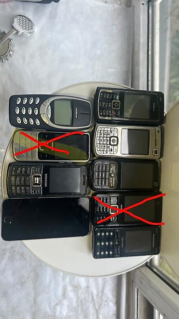 nokia arte 8800: Коллекция ретро‑устройств: кнопочные мобильные телефоны и компактная — 1