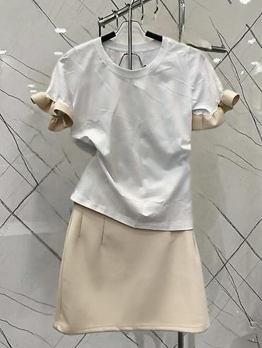 Kompleti: Komplet
Cena 1900
Uni vel.
V14 — 6