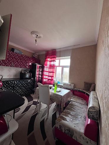 Köhnə tikili: Satış üçün 2otaqlı mənzil. Planlaşdırma: - Geniş qonaq otağı: divar — 10