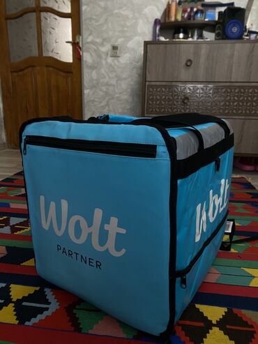 льдогенератор купить в баку: Wolt Partner termo çantası - Rəng: göy/qaranlıq detallarla - Üzərində