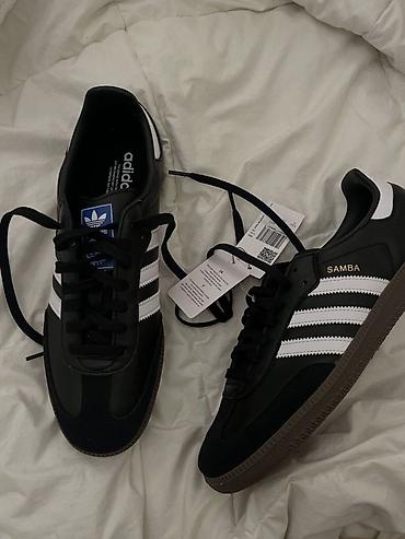 Мужские кроссовки, 39, 40, Adidas, Новый, цвет - Черный