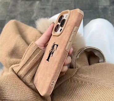 12 pro mac: IPhone 14 üçün şık qoruyucu qab – bej rəngli, məxməri teksturalı arxa — 6