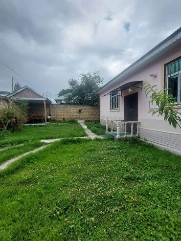 Həyət evləri və villaların satışı: Satılır: həyət evi - Plan: 1 mərtəbə, ayrı həyət. Geniş yaşıllıq, daş — 14