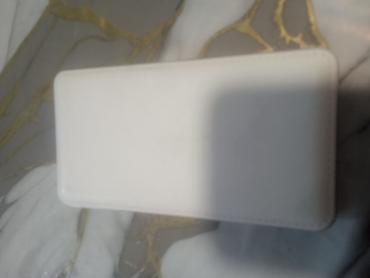 bluetooth qulaqcıq: Ağ rəngli portativ enerji bloku (power bank) - Kompakt düzbucaqlı — 3