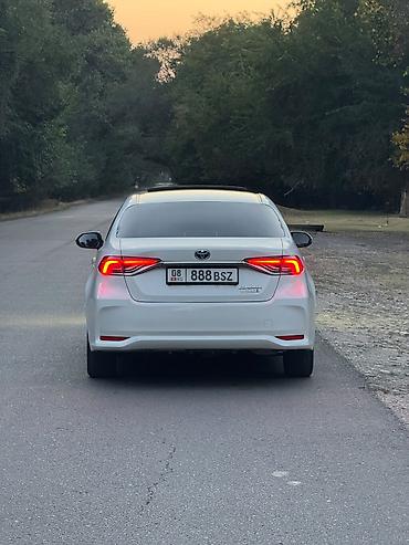 i 10: Toyota Corolla: 2022 г., 1.8 л, Автомат, Гибрид, Седан — 2